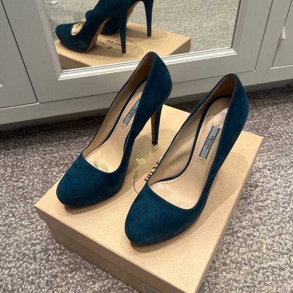 Prada shoes - Picture 1 of 3